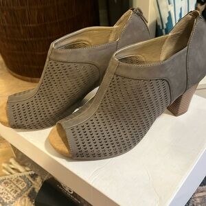 Giani Bernini dark taupe open toe bootie
